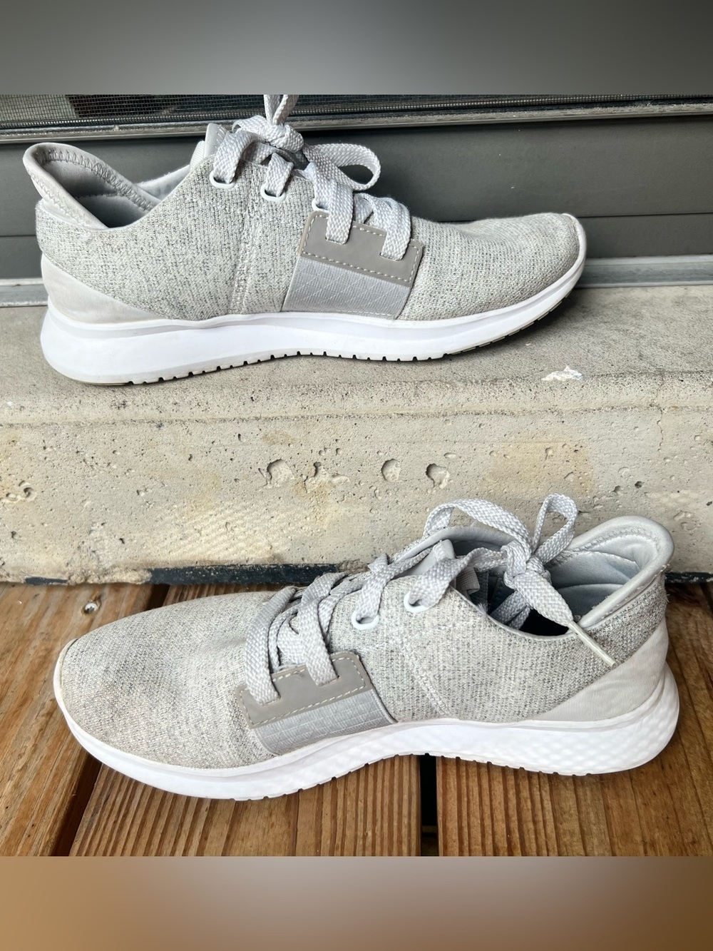 Reebok 6 1/2 Light Gray Knit Athletic Sneakers - Picture 2 of 12